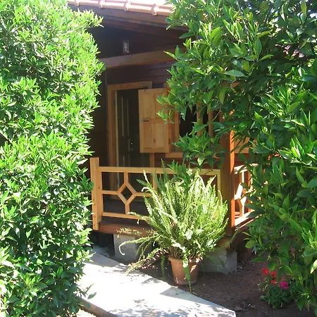 Ugur Hotel 2*